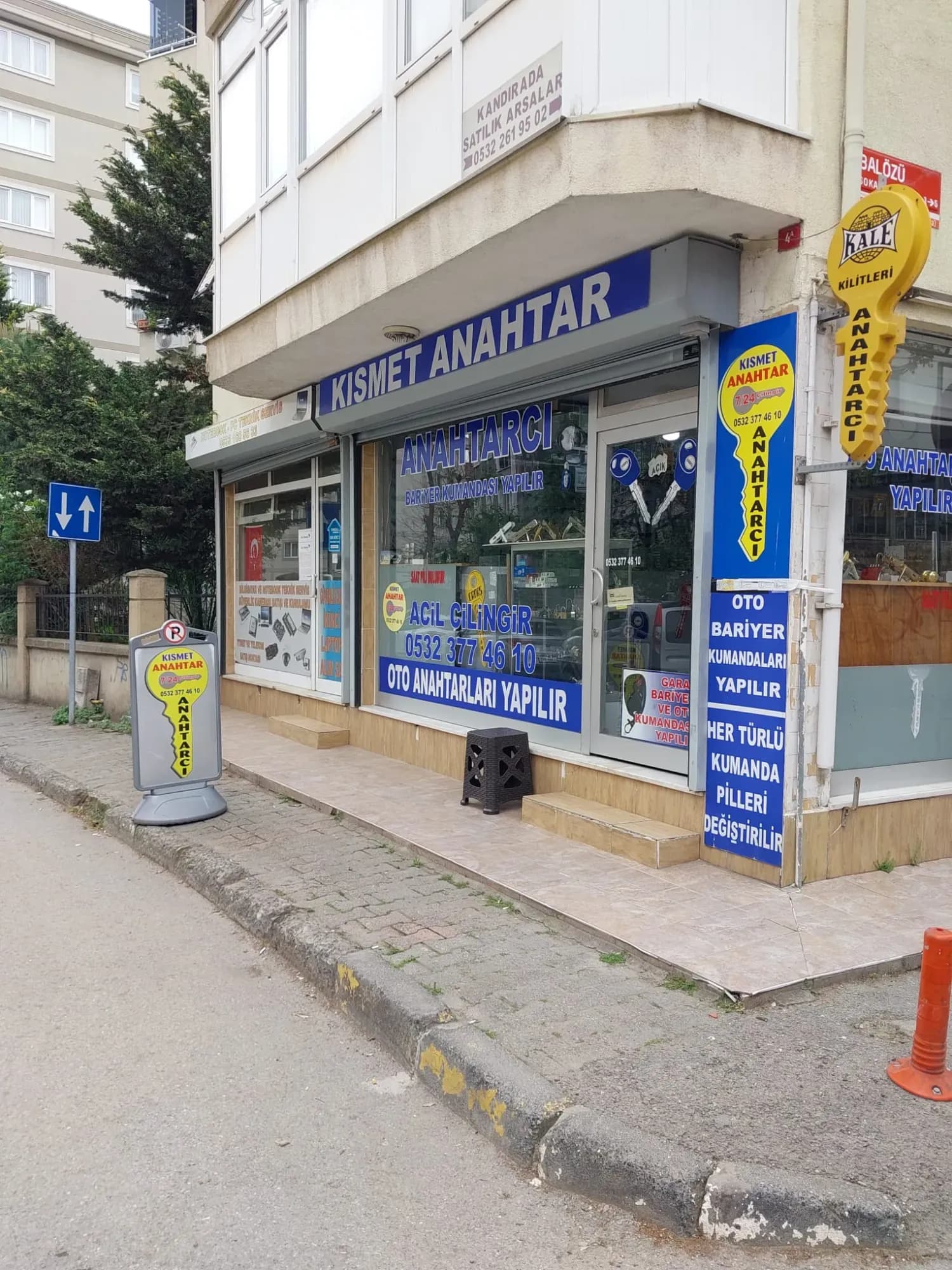 Kısmet Anahtar dükkanı, Yaprak Sokak köşesi – Kartal çilingir